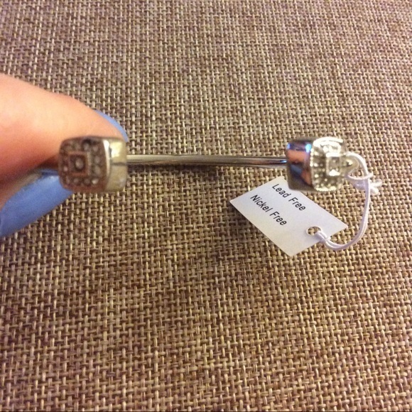 NWT Silvertone Cuff Crystal Square Bracelet - Picture 1 of 4
